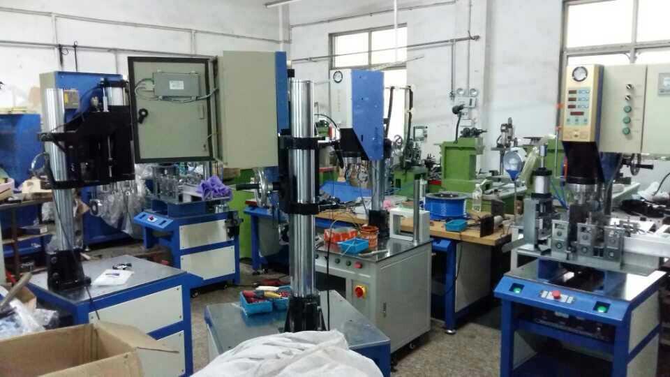 全國最大銷量最好名譽(yù)最高的一家品牌清潔球機(jī)器廠家 金屬成型設(shè)備 刷洗大王機(jī)器生產(chǎn)廠家圖片_高清圖_細(xì)節(jié)圖-臨沂云峰清潔球機(jī)器設(shè)備廠 -